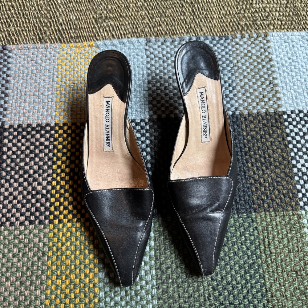 Manolo Blahnik Black Pointed Toe Kitten Heel Mules Sz 6.5